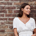 ---------De-ce-revin-la-mod-ctile-cu-fir-Tot-mai-muli-consumatori-renun-la-cele-conectate-prin-Bluetooth