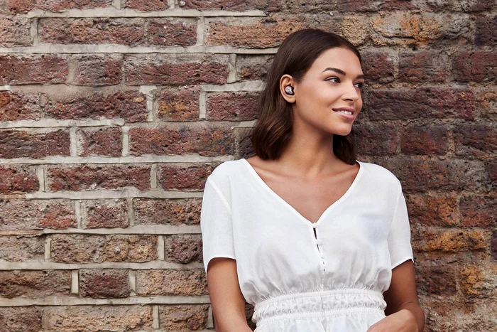 ---------De-ce-revin-la-mod-ctile-cu-fir-Tot-mai-muli-consumatori-renun-la-cele-conectate-prin-Bluetooth