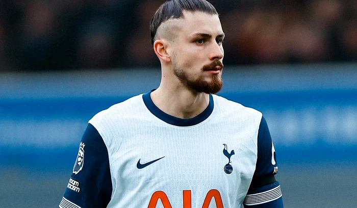 ---------Englezii-nu-l-au-la-inim-pe-Radu-Drguin-Nemulumii-de-romn-dup-ce-a-contribuit-la-nfrngerea-suferit-de-Tottenham-Are-dificulti-constante