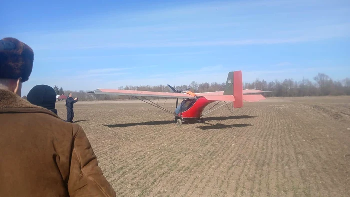 ---------Evadare-neobinuit-din-calea-rzboiului-un-ucrainean-a-aterizat-cu-un-avion-uor-n-judeul-Suceava