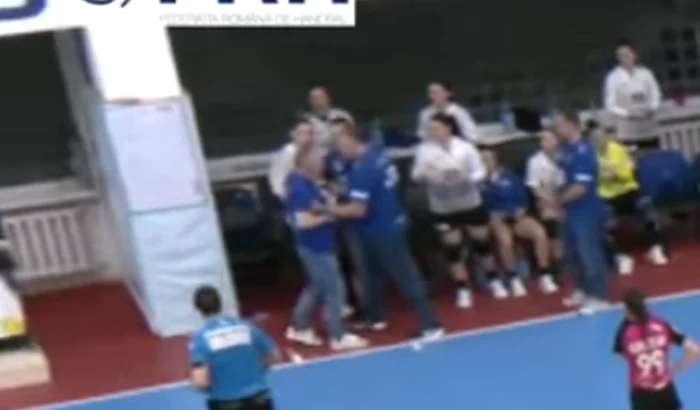 ---------Fenomentul-antrenorilor-scandalagii-lovete-i-handbalul-Burcea-risc-suspendarea-dup-o-altercaie-cu-adversarul-la-finalul-meciului-din-Liga-Naional