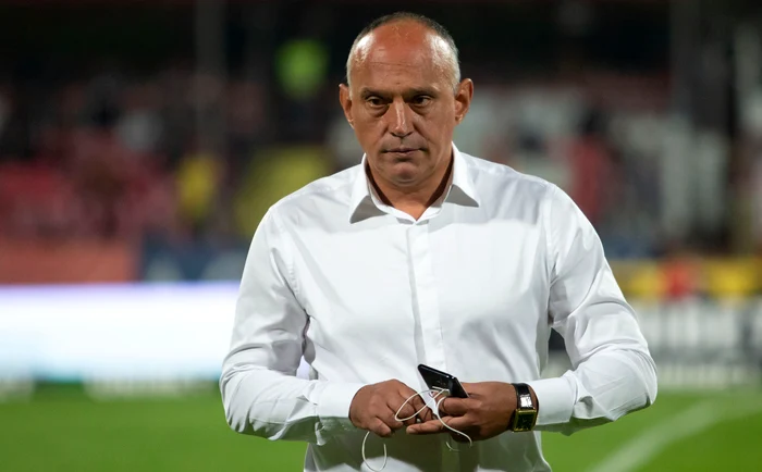 ---------Florin-Prunea-ocat-cnd-l-a-vzut-pe-fostul-juctor-de-la-FCSB-ntreinnd-relaii-sexuale-cu-alt-brbat-Era-s-cad-sub-mas