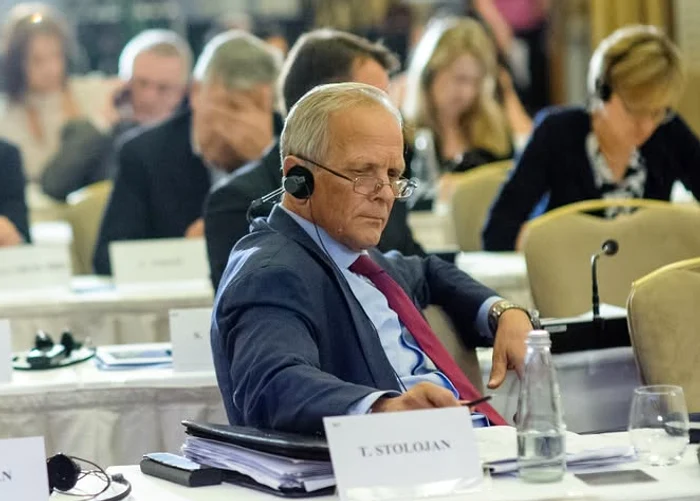 ---------Fostul-premier-Theodor-Stolojan-spune-c-reducerea-accizelor-la-carburani-ar-fi-o-eroare-Nu-ntreaga-ar-are-aceleai-suferine-Mergem-intit-pe-cteva-grupuri