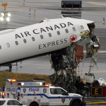 Foto----------Supravieuire-miraculoas-stewardes-gsit-pe-pist-nc-legat-de-scaun-dup-accidentul-de-pe-aeroportul-LaGuardia