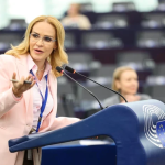 ---------Gabriela-Firea-intervine-n-scandalul-repatrierii-fiicei-lui-Victor-Ponta-din-Emirate-Mi-s-a-strns-sufletul-cnd-am-ascultat-durerea-din-glasul-Dacianei-Srbu