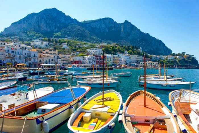 ---------Italia-introduce-reguli-noi-pentru-turitii-din-trei-destinaii-populare-schimbri-n-Capri-Florena-i-Dolomii