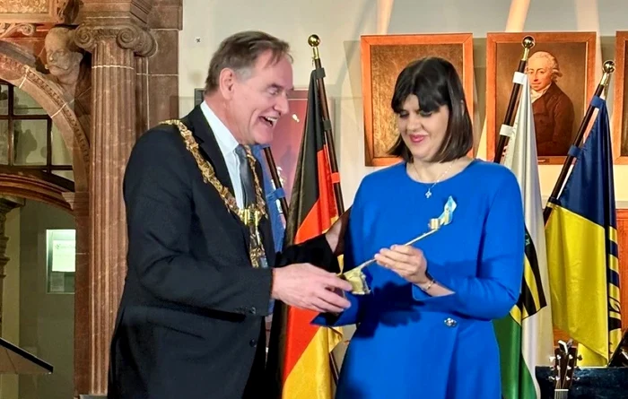 ---------Laura-Codrua-Kovesi-va-dona-Ucrainei-banii-ctigai-prin-Premiul-pentru-Democraie