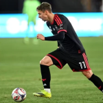 ---------Louis-Munteanu-evoluie-notabil-pe-acelai-teren-cu-Messi-Aproape-s-nscrie-un-gol-senzaional-n-duelul-direct-cu-argentinianul-