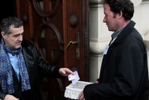 ---------Mirel-Rdoi-nu-este-primul-antrenor-care-antreneaz-gratis-echipa-lui-Becali-Tehnicianul-de-dinaintea-lui-a-rezistat-doar-40-de-zile-