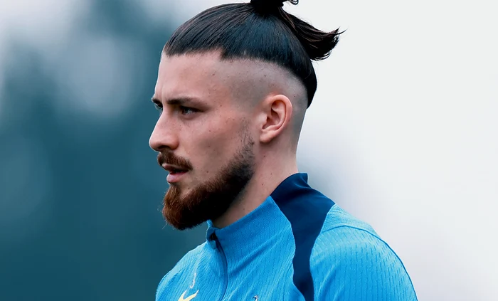 ---------Nu-Drguin-e-problema-Tottenham-umilit-acas-cu-romnul-uitat-pe-banca-de-rezerve