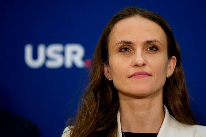 ---------Oana-oiu-audiat-n-Parlament-n-scandalul-repatrierilor-Nu-am-sunat-niciun-consul-al-Romniei-ca-s-l-ntreb-de-nicio-persoan-cu-nume-i-prenume-Spiritele-s-au-ncins