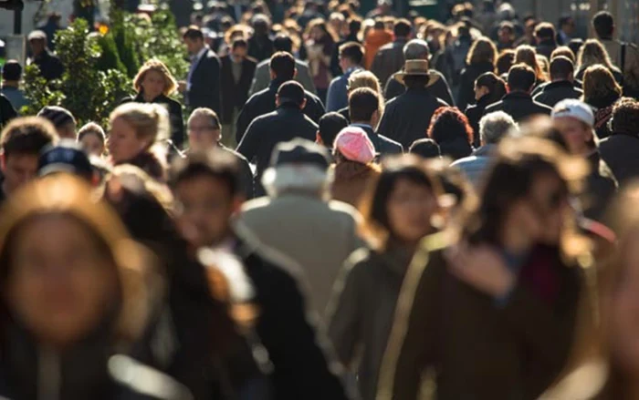 ---------Pe-cine-ar-vota-romnii-n-plin-criz-a-carburanilor-AUR-n-scdere-semnificativ-Soluiile-preferate-pentru-a-atenua-scumpirile-