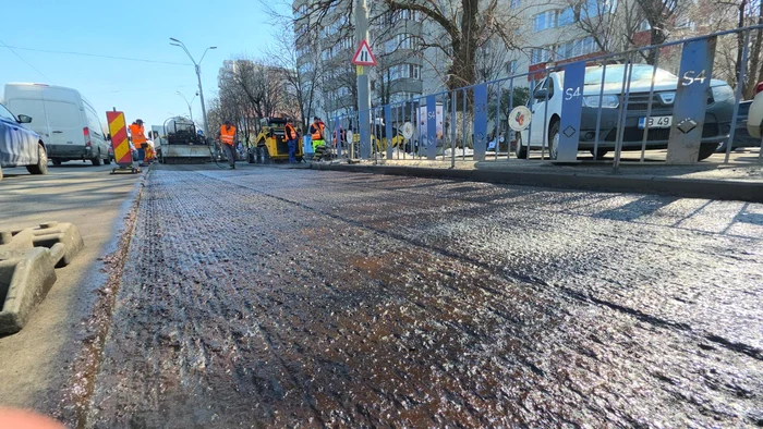 ---------Peste-60-din-gropile-de-pe-bulevardele-Sectorului-4-au-fost-reparate-iar-spaiile-verzi-au-fost-igienizate-A-nceput-refacerea-marcajelor-rutiere