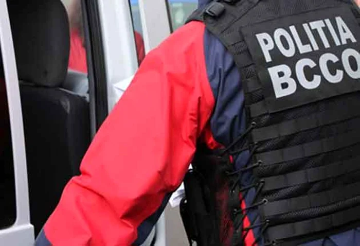 ---------Poliiti-din-Oradea-trimii-n-judecat-dup-ce-au-fost-filmai-fcnd-sex-n-vzul-clienilor-nmrmurii-dintr-un-club