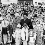 ---------Poveti-din-Scnteia-comunist-de-Ziua-Femeii-Srut-mna-estoare-sau-revenirea-la-condiia-de-fabric-de-copii-