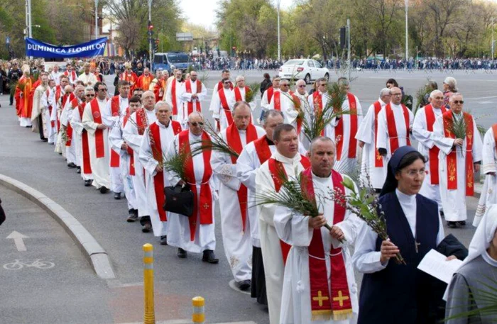 ---------Procesiune-romano-catolic-de-Florii-n-Bucureti-La-ce-or-ncepe-i-pe-ce-traseu-se-desfoar-Recomandrile-Brigzii-Rutiere
