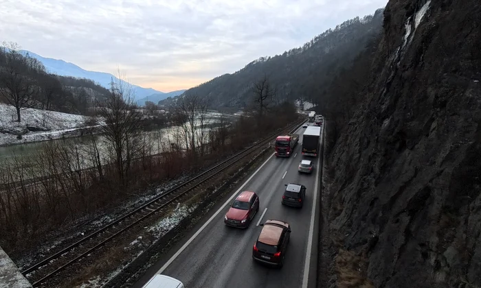 ---------Restricii-de-circulaie-pe-Valea-Oltului-timp-de-trei-luni-circulaie-oprit-n-reprize-de-cte-30-de-minute