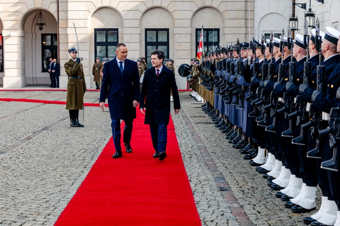 ---------Romnia-este-n-pierdere-de-vitez-fa-de-Polonia-Mizele-vizitei-preedintelui-romn-la-Varovia