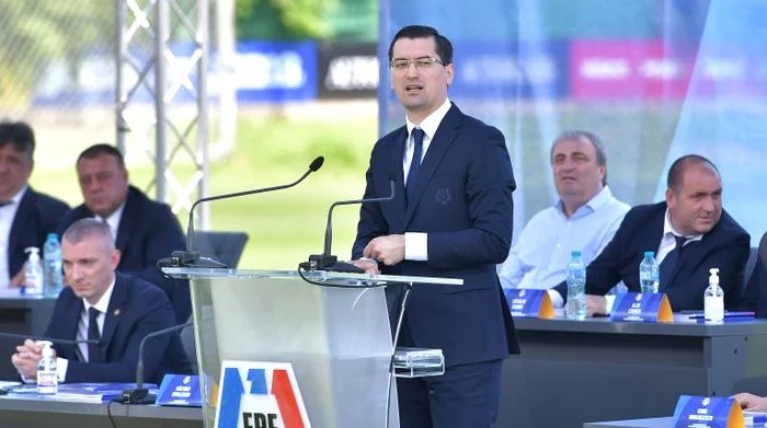 ---------Rzvan-Burleanu-i-a-dezvluit-salariul-de-la-FRF-Selecionerul-ncaseaz-de-patru-ori-mai-muli-bani