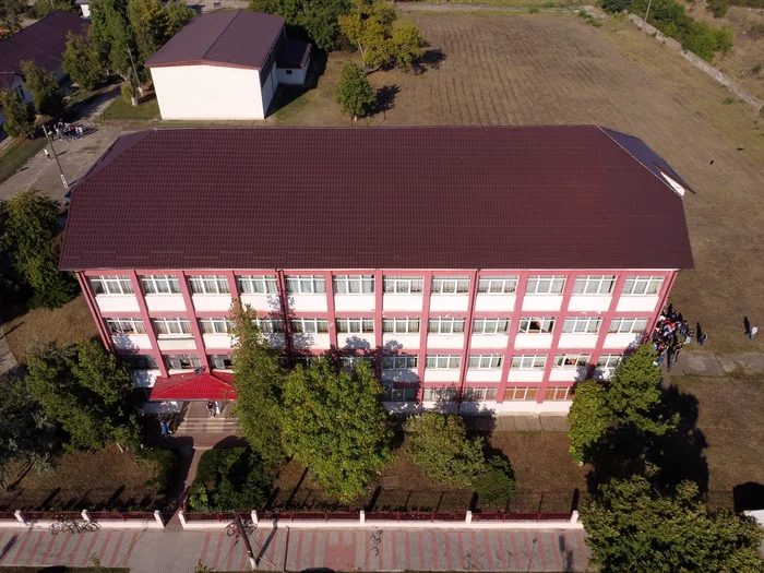 ---------Scenariu-ocant-la-Corabia-o-elev-i-a-nscenat-propria-hruire-Cum-a-fabricat-dovezile-mpotriva-profesorului-de-Sport