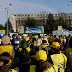 ---------Tensiuni-n-educaie-aproximativ-40000-de-profesori-de-pregtesc-de-grev-naintea-simulrilor-examenelor-naionale-