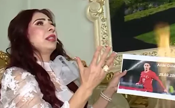 ---------Totul-pentru-calificare-Astrologul-Atena-le-face-vrji-turcilor-Iau-ppua-voodoo-s-i-nepe-picioarele-Cine-va-marca-golul-decisiv-pentru-Romnia