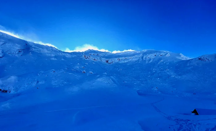 Video----------Avalan-uria-la-Blea-Lac-surprins-de-turiti-Stratul-de-zpad-instabil-dup-ninsori