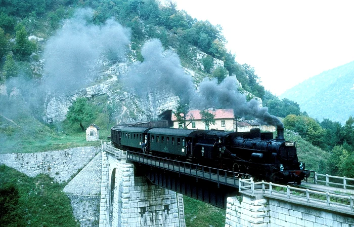 Video----------Cum-au-fost-construite-primele-tuneluri-feroviare-din-Romnia-Munii-Banatului-strpuni-de-cile-ferate-pentru-crbune-i-fier