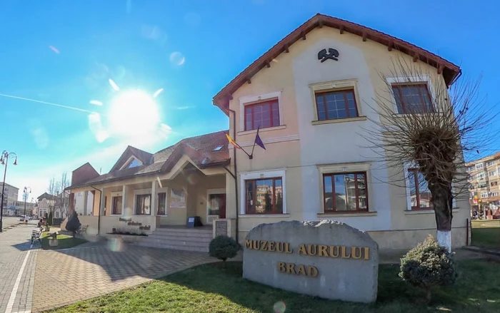 Video----------Muzee-unicat-ale-aurului-crbunelui-i-fierului-Se-afl-n-judeul-unde-100000-de-oameni-munceau-n-industrie