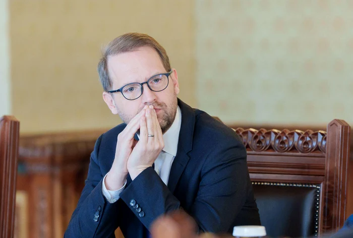 ---------eful-USR-se-spal-de-mini-de-punerea-n-funcie-a-lui-Salvador-Caragea-la-Uzina-Mecanic-Sadu-Aceast-numire-nu-a-fost-politic