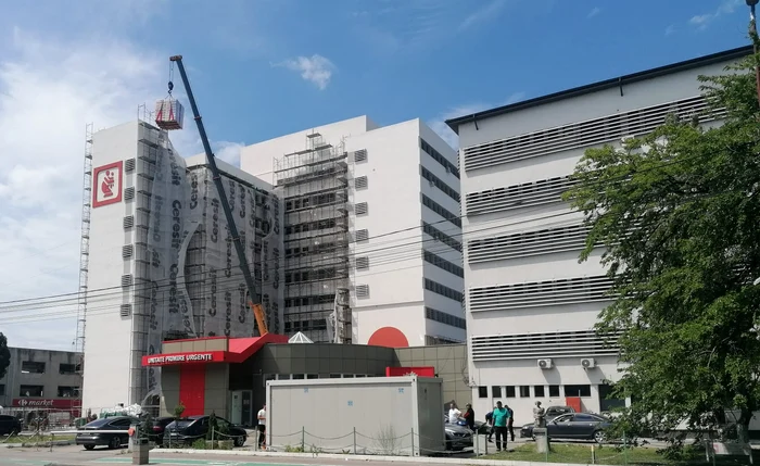 ---------ncierare-ntre-dou-eleve-din-Slatina-n-toaleta-colii-Un-coleg-a-apelat-112-Una-dintre-fete-a-ajuns-la-spital