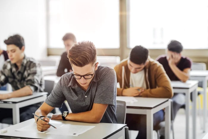 ---------Admiterea-la-liceu-n-2026-sub-semnul-ntrebrii-Scderea-numrului-de-elevi-taie-zeci-de-clase-n-mai-multe-judee-dar-i-n-Bucureti