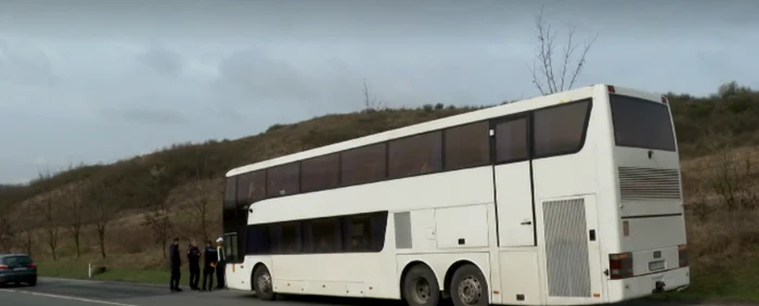 ---------Cum-a-ajuns-o-elev-s-cad-din-autocarul-aflat-n-mers-Care-este-starea-fetei-de-15-ani