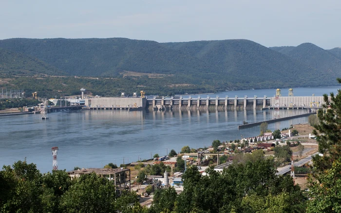 Exclusiv----------Cum-se-poate-tripla-valoarea-companiilor-de-stat-Planul-n-trei-pai-management-privat-control-DNA-i-onorarii-de-succes-n-aciuni