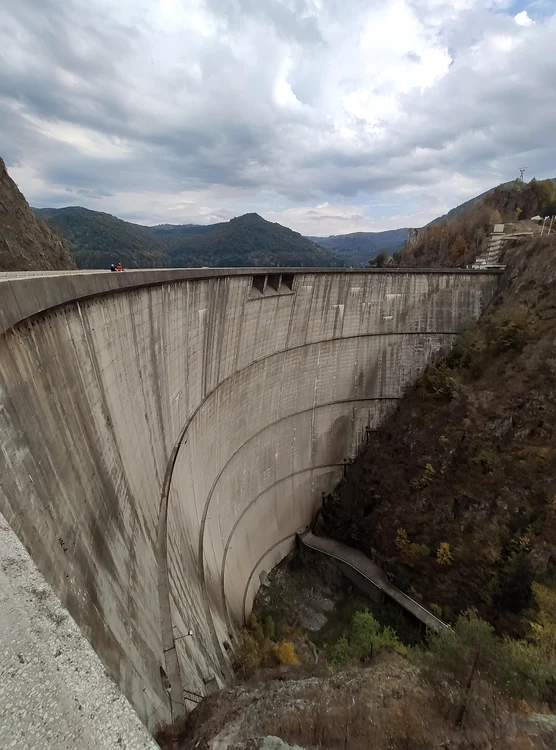 ---------Hidroelectrica-ncepe-reumplerea-controlat-a-lacului-Vidraru-n-cadrul-unui-proiect-de-retehnologizare-a-zonei