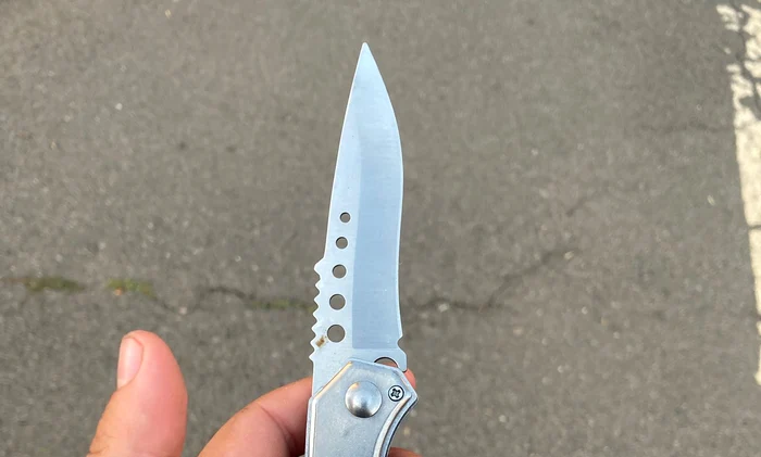 ---------Poliist-ameninat-cu-un-cuit-pe-Lacul-Snagov-El-cerea-socoteal-unui-brbat-care-pescuia-ilegal