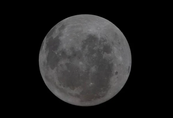 ---------Se-scrie-istorie-NASA-a-publicat-imagini-cu-faa-ascuns-a-Lunii-vzut-de-echipajul-Artemis-II