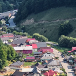 ---------Un-sat-din-Romnia-primete-6-milioane-de-euro-pentru-un-pod-pietonal-suspendat-la-200-de-metri-nlime