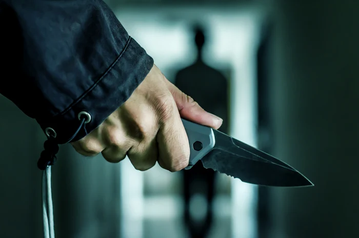 Video----------Crim-n-Alba-dup-un-conflict-de-familie-Un-brbat-a-murit-njunghiat-n-piept-un-tnr-de-18-ani-i-mama-sa-au-fost-reinui