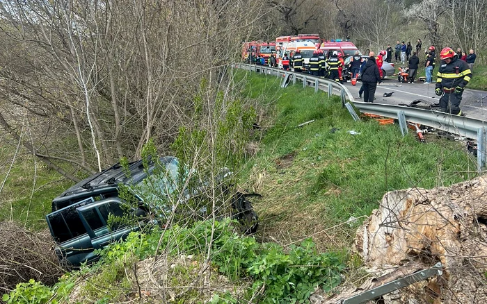 ---------Accident-grav-cu-apte-rnii-la-ieirea-din-Media-Una-dintre-victime-a-fost-preluat-de-un-elicoper-SMURD-Planul-Rou-de-Intervenie-a-fost-dezactivat