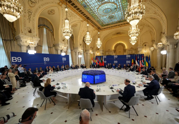 ---------Ce-au-mncat-liderii-NATO-la-Summitul-B9-Mark-Rutte-a-refuzat-un-preparat-celebru
