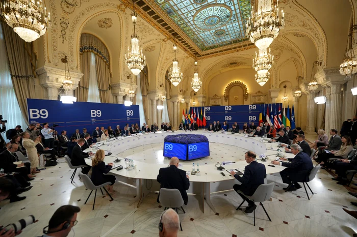 ---------Ce-au-mncat-liderii-NATO-la-Summitul-B9-Mark-Rutte-a-refuzat-un-preparat-celebru