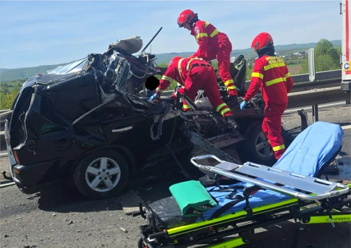 Foto----------Accident-grav-cu-trei-victime-pe-A1-SibiuSebe-O-persoan-ncarcerat-a-fost-extras-traficul-este-blocat-total