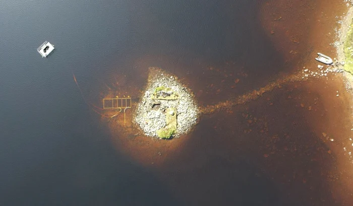 ---------Insul-descoperit-n-mijlocul-unui-lac-din-Scoia-construit-de-om-acum-5000-de-ani