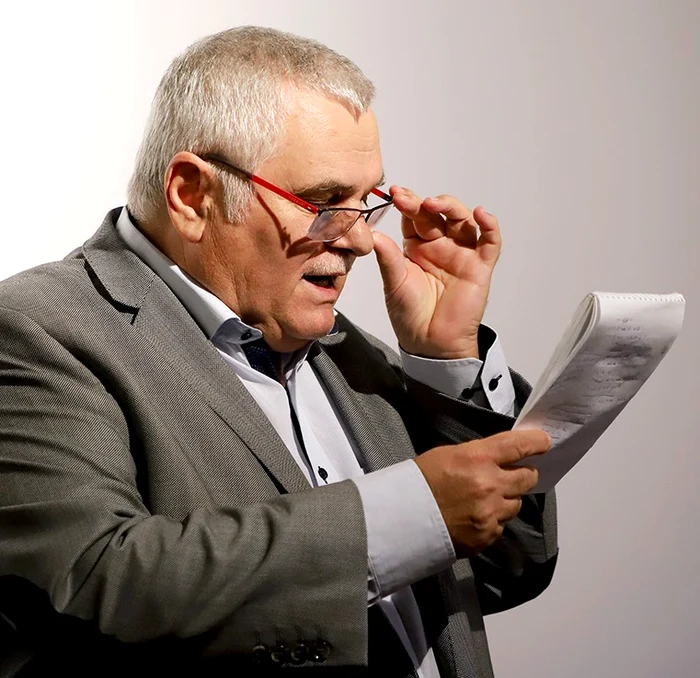 Interviu----------Povestea-scriitorului-nscut-n-noaptea-de-nviere-tefan-Mitroi-nvtorul-mi-a-btut-poeziile-la-singura-main-de-scris-din-sat-care-era-la-sediul-CAP-