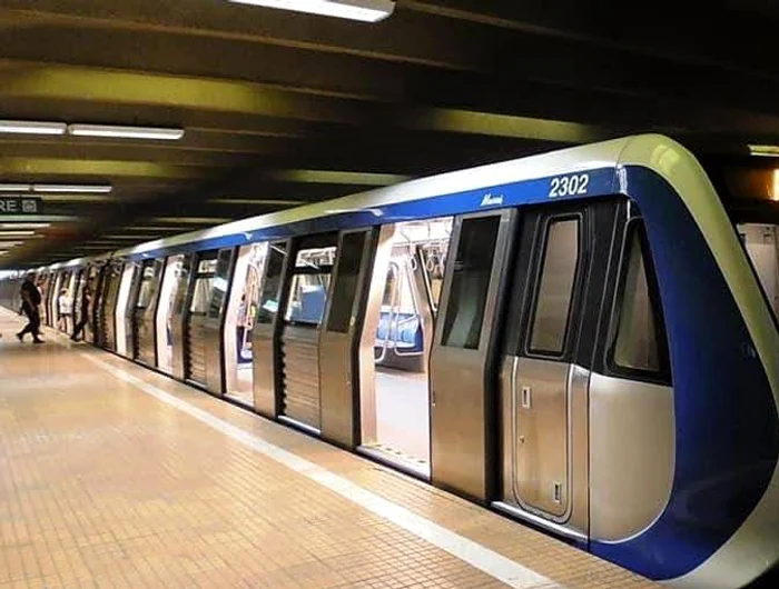 ---------O-persoan-s-a-aruncat-n-faa-trenului-la-metrou-n-staia-Pcii-Circulaia-garniturilor-este-afectat