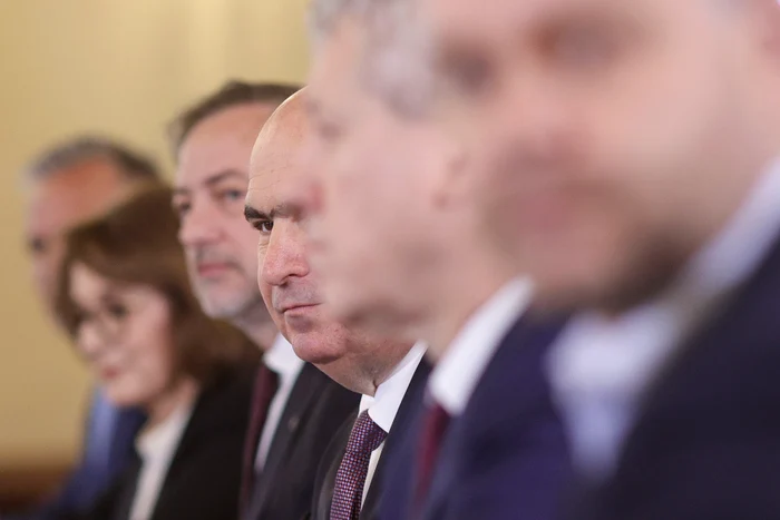 ---------PNL-pregtete-Congres-extraordinar-pentru-a-trece-n-opoziie-Planul-aripii-Bolojan-vs-tabra-Thuma-Gorghiu-Predoiu