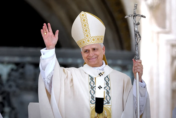 ---------Papa-Leon-refuzat-la-telefon-de-o-funcionar-bancar-din-Chicago-A-nchis-cnd-a-spus-c-este-Papa