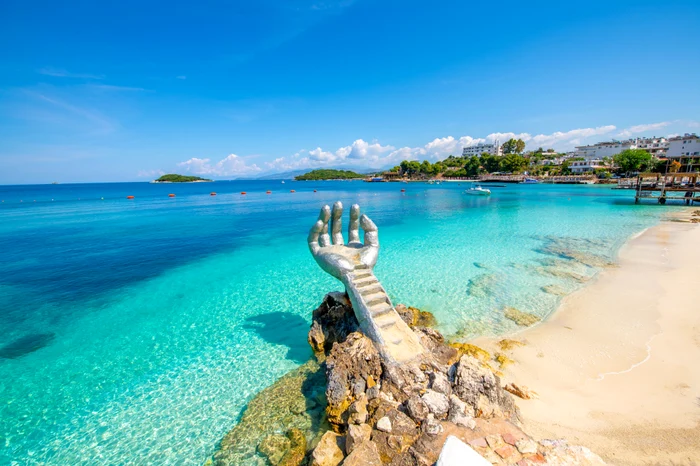 ---------Plajele-pe-care-numai-n-vis-le-vezi-i-pe-care-puini-romni-le-cunosc-Destinaii-turistice-ieftine-i-paradisiace-n-apropiere-de-Romnia