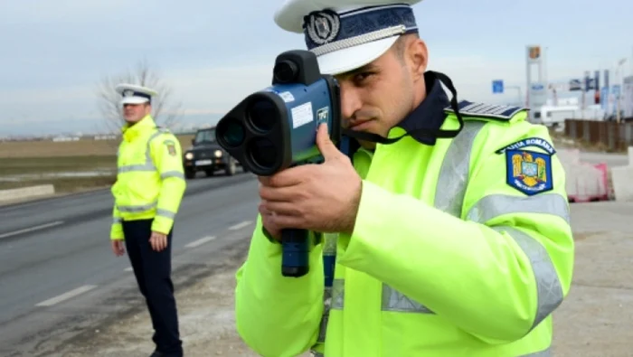 ---------Poliist-din-Galai-amendat-i-lsat-fr-permis-dup-ce-a-fost-prins-circulnd-cu-121-kmh-printr-o-comun